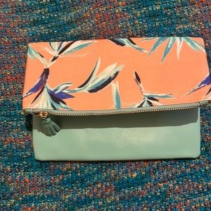 Cute clutch that’s reversible. Teal on one side and floral on the other.